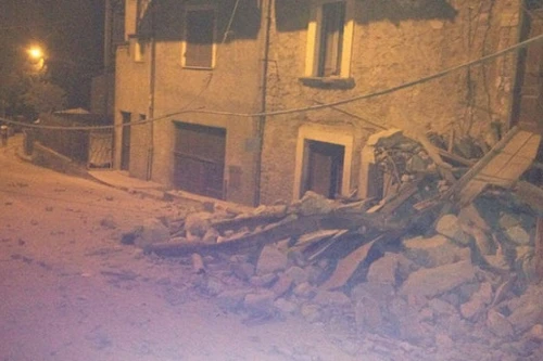 Động đất ở miền trung Italy, nhiều người mắc kẹt trong đổ nát