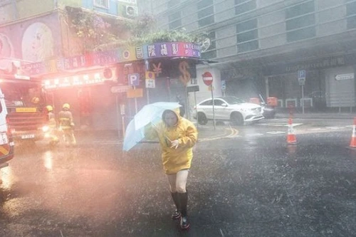 Hồng Kông ngưng hoạt động vì bão Nida