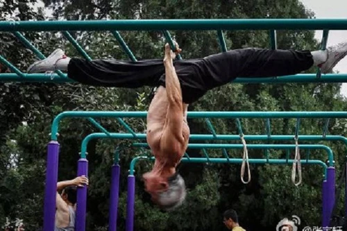 Những ông lão dẻo dai như trai 18