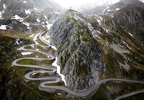 "Nín thở" trước những đường đèo uốn lượn ngoạn mục nhất thế giới