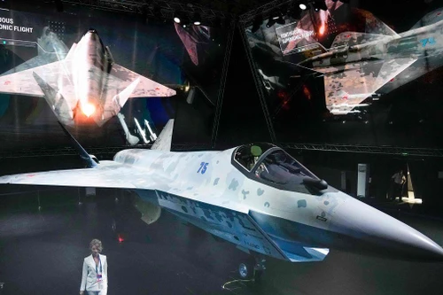 Nga có thể chế tạo tiêm tiêm kích Checkmate phiên bản 2 ghế ngồi