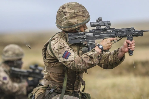 Anh lên kế hoạch cắt giảm binh lính quân đội