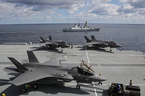 [ẢNH] Mỹ lần đầu triển khai F-35B xuất kích từ tàu sân bay Anh