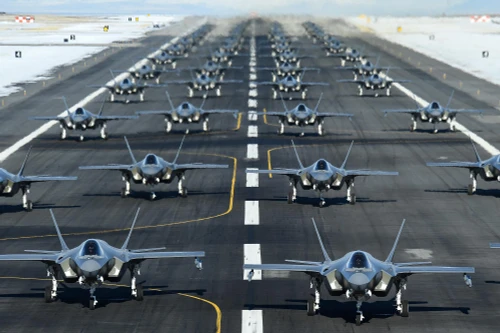 [ẢNH] Mỹ quan ngại UAE để Trung Quốc tiếp cận tiêm kích F-35