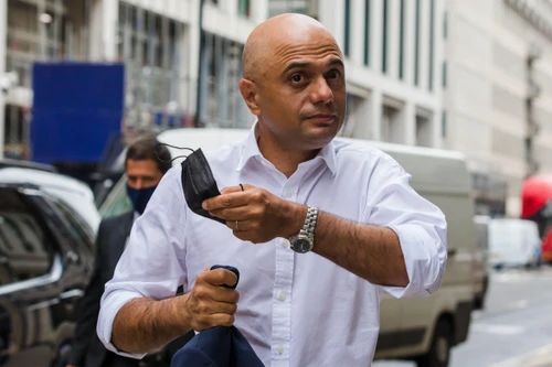 Bộ trưởng Y tế Anh bị chỉ trích vì khuyên người dân không ‘co rúm người’ trước virus