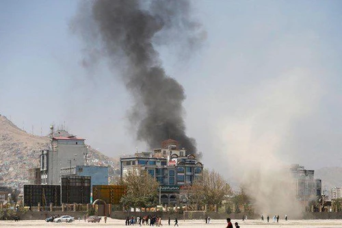 Hai quả tên lửa bắn về phía dinh tổng thống Afghanistan