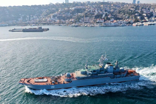 Thêm hai chiến hạm Nga tiến vào biển Đen