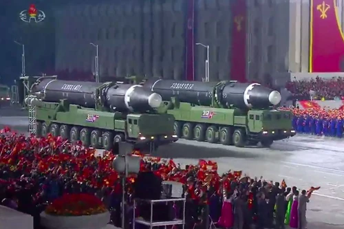 Hàn Quốc họp khẩn sau khi Triều Tiên phô diễn sức mạnh tên lửa