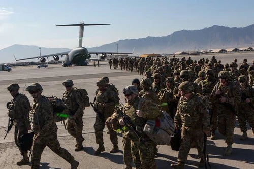 Quân đội Mỹ rút khỏi căn cứ không quân lớn nhất Afghanistan
