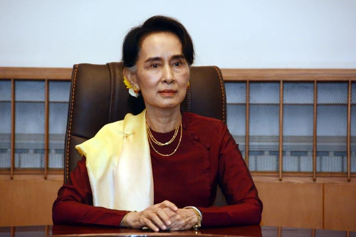 Bà Aung San Suu Kyi vẫn khỏe và sẽ sớm hầu tòa