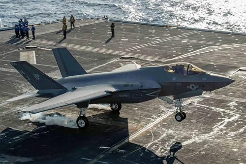 [ẢNH] Phi đội F-35C đầu tiên đã sẵn sàng chiến đấu toàn diện trên tàu sân bay