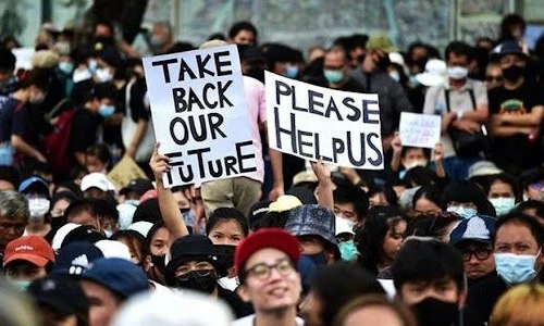 Biểu tình nổ ra trước dinh thự Thủ tướng Thái Lan