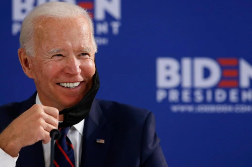 Mỹ cho phép người đã tiêm vaccine ngừng đeo khẩu trang