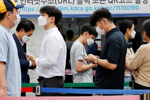 Hàn Quốc tăng mức giãn cách xã hội lên cao nhất khi số ca nhiễm Covid-19 tăng mạnh