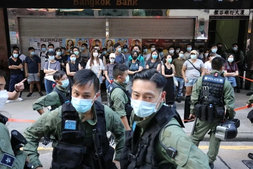 Biểu tình nổ ra ở Hong Kong, cảnh sát bắt giữ 300 người