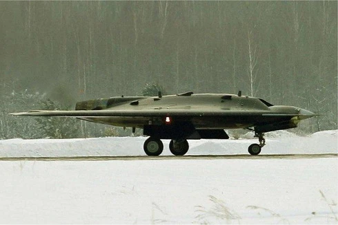 [ẢNH] Vũ khí cũ còn chưa hết lỗi, Nga lại "đốt cháy giai đoạn" tung ra vũ khí mới