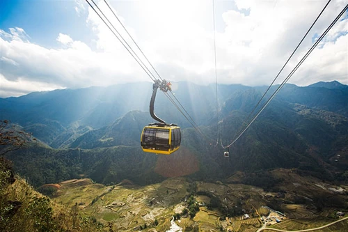 Giá vé cáp treo Fansipan Sa Pa giảm mạnh cho người dân 6 tỉnh Tây Bắc