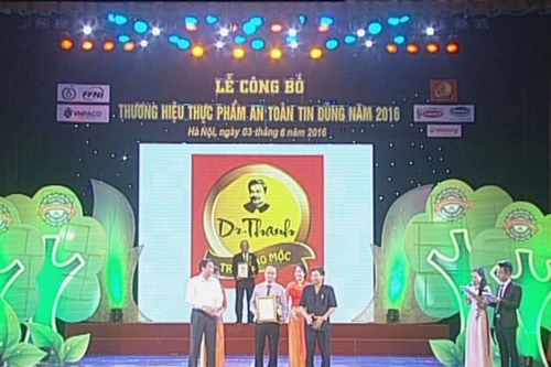 Tân Hiệp Phát được vinh danh Thương hiệu thực phẩm an toàn tin dùng 2016
