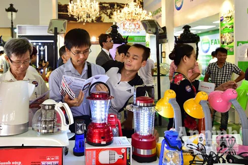 Khai mạc triển lãm lớn nhất về đèn LED và thiết bị chiếu sáng 