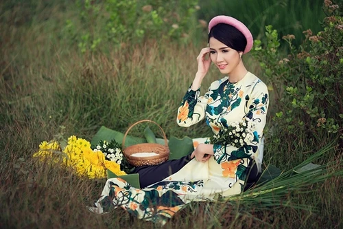 Phan Thị Mơ đang lấp lửng chuyện theo chồng về dinh