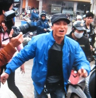 Bắt giữ ba mẹ con gây rối