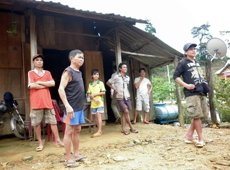 Tin lời đồn thổi, dân bỏ nhà vào rừng sau "tiếng nổ trong lòng đất"