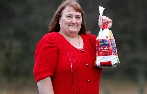 Thoát chết trong tai nạn xe hơi nhờ... ổ bánh mì 