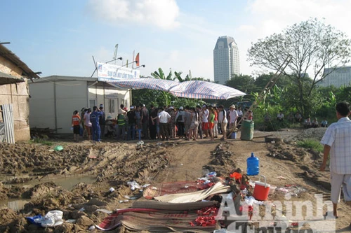 4 học sinh chết đuối giữa đường quốc lộ