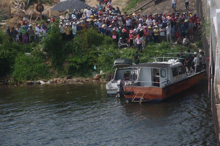 Đôi tình nhân nhảy cầu tự tử