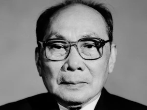 Treo cờ rủ 2 ngày tang lễ đồng chí Võ Chí Công