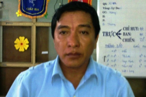 Giả nhân viên an ninh hàng không để săn tình, lừa tiền