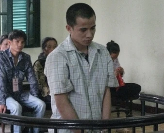 Lái xe taxi cho hành khách “đặt” ô tô để đánh bạc