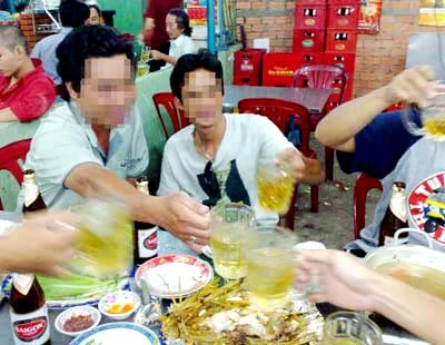 Xô xát trên bàn nhậu, một người bị đâm chết