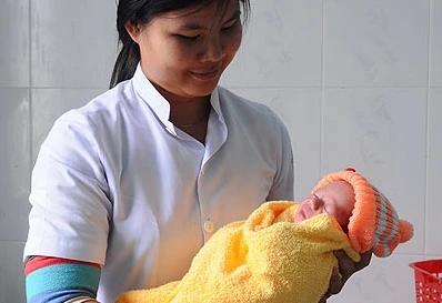 Giải cứu đứa trẻ bị mang đi chôn sống