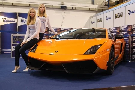 Cuộc triển lãm... người đẹp và xế độ Essen