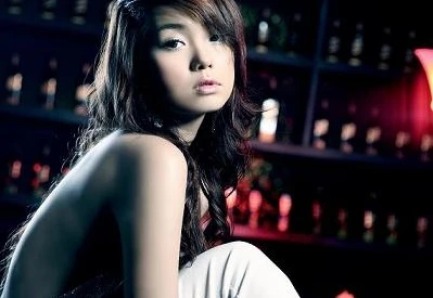 Minh Hằng lên tiếng về clip "thác loạn" tại vũ trường