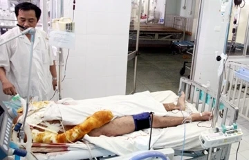 Nổ đầu đạn, 1 người chết và 10 người bị thương