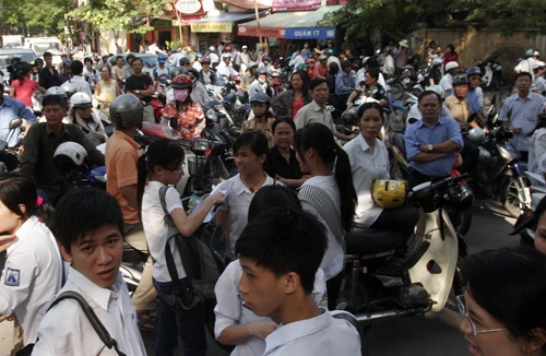 6 ý kiến góp phần giảm ùn tắc giao thông 