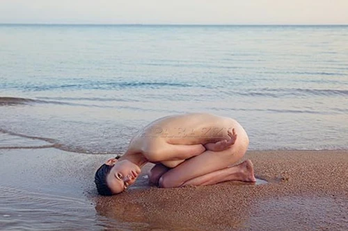 Kate Moss lại chụp ảnh khoả thân