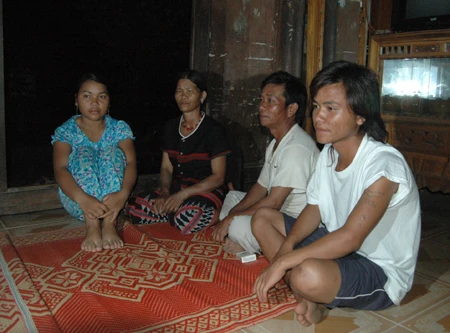 Lạ kỳ ngôi nhà "một vợ... hai chồng"