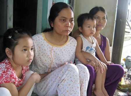 Bỗng nhiên cô bé 12 tuổi biến thành bà già