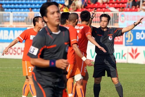 Chủ tịch HĐTT Nguyễn Văn Mùi phản pháo Bầu Kiên