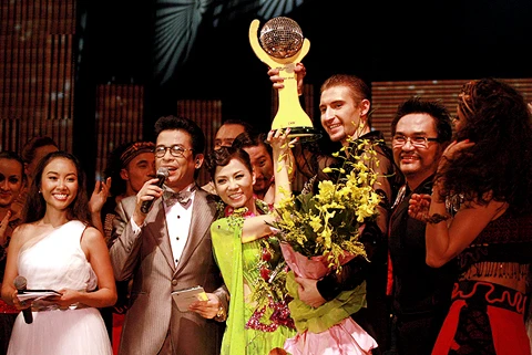 Thu Minh đăng quang Bước nhảy Hoàn vũ 2011