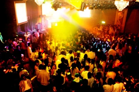 Cầu thủ Việt ăn chơi: Ma tuý, "chân dài" và cá độ