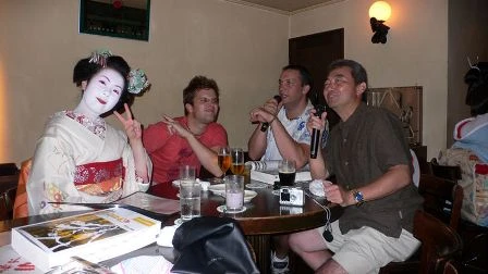 Quá dễ để trở thành một "geisha ở quán bar"