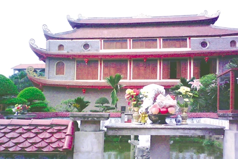 "Siêu người giời" múa bút kiếm tiền tỉ mỗi ngày