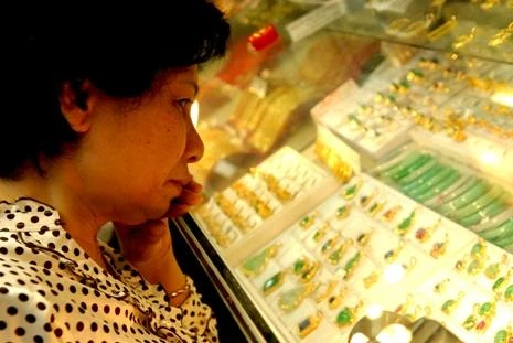 Giá vàng lập "siêu đỉnh" gần 49 triệu đồng/lượng