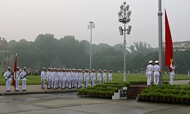Trang nghiêm, xúc động lễ chào cờ trên Quảng trường Ba Đình