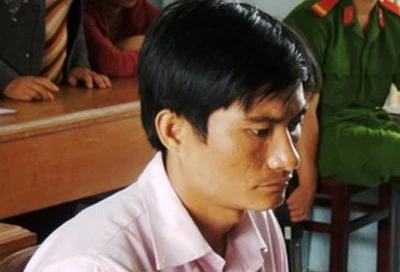 Hôn vợ bạn, bị chém gần cụt bàn tay