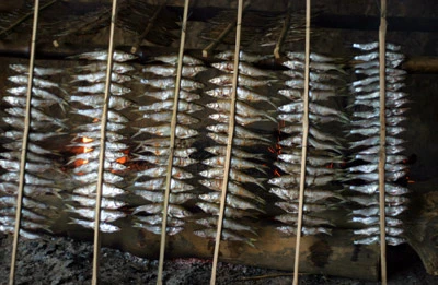 Lên Đà giang ăn cá nướng ngắm... thiên nhiên